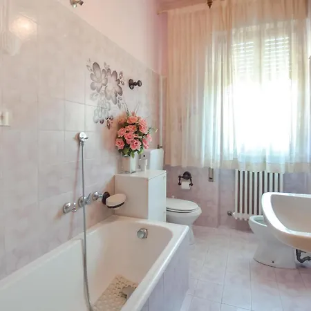 Holiday home Stunning In With Wifi Camaiore